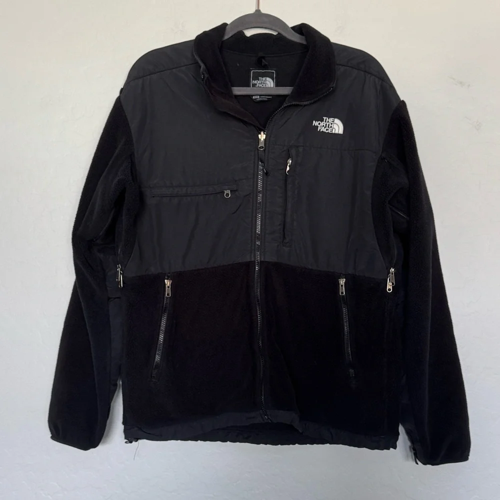 The North Face Retro Denali Jacket Men’s size medium in black